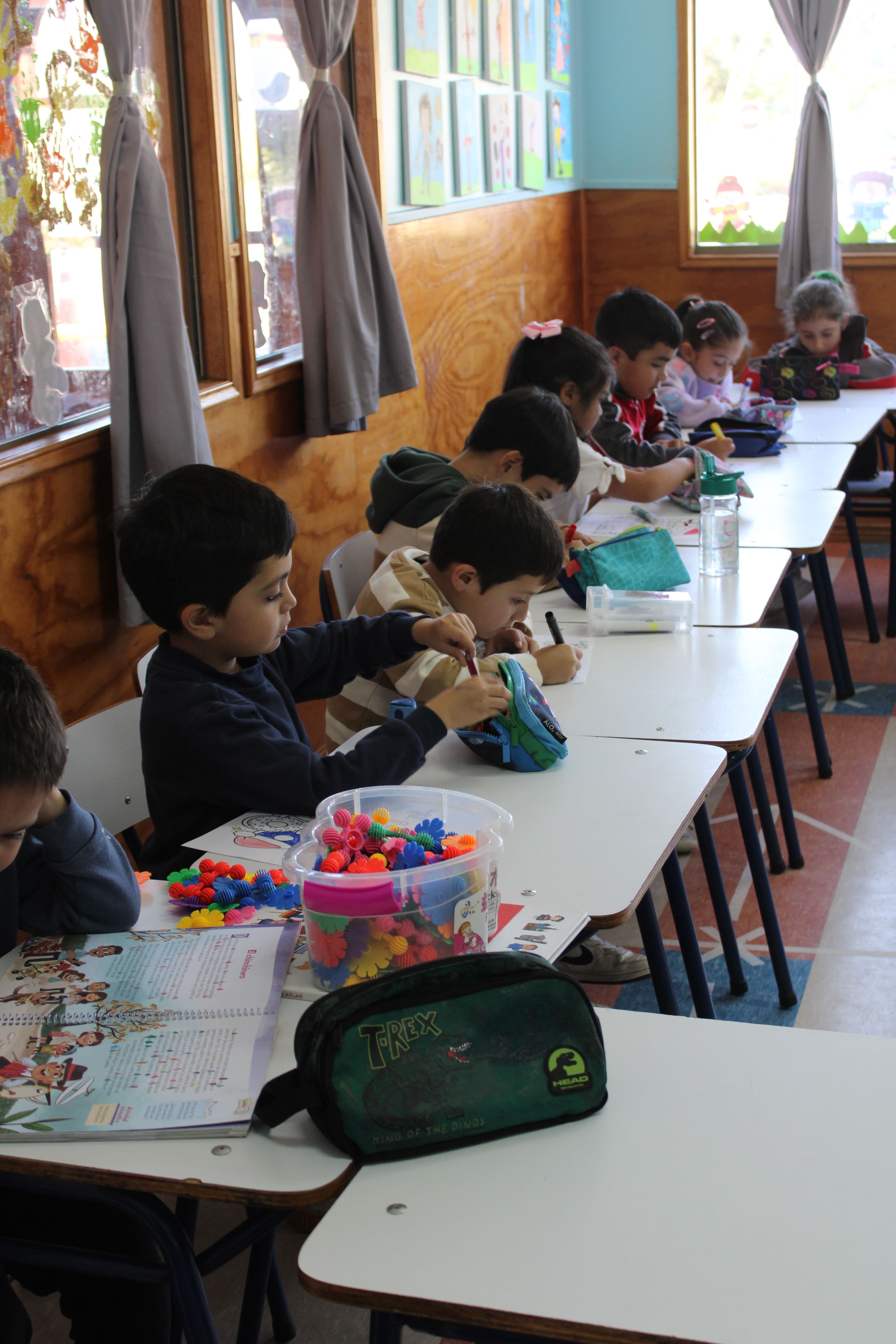 Estudiantes de kinder en actividad